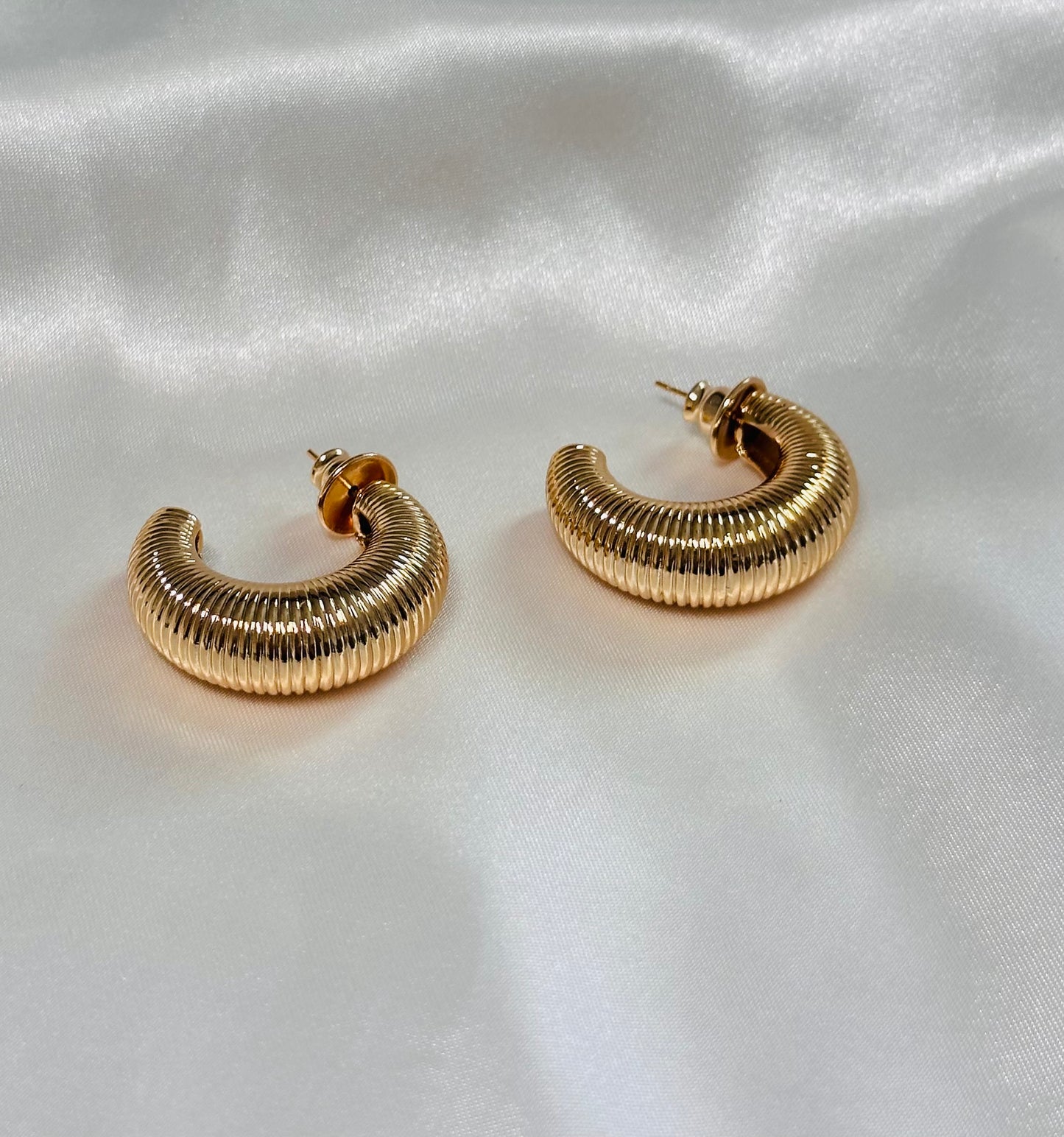 Exc Modern Chunky Hoops Size M