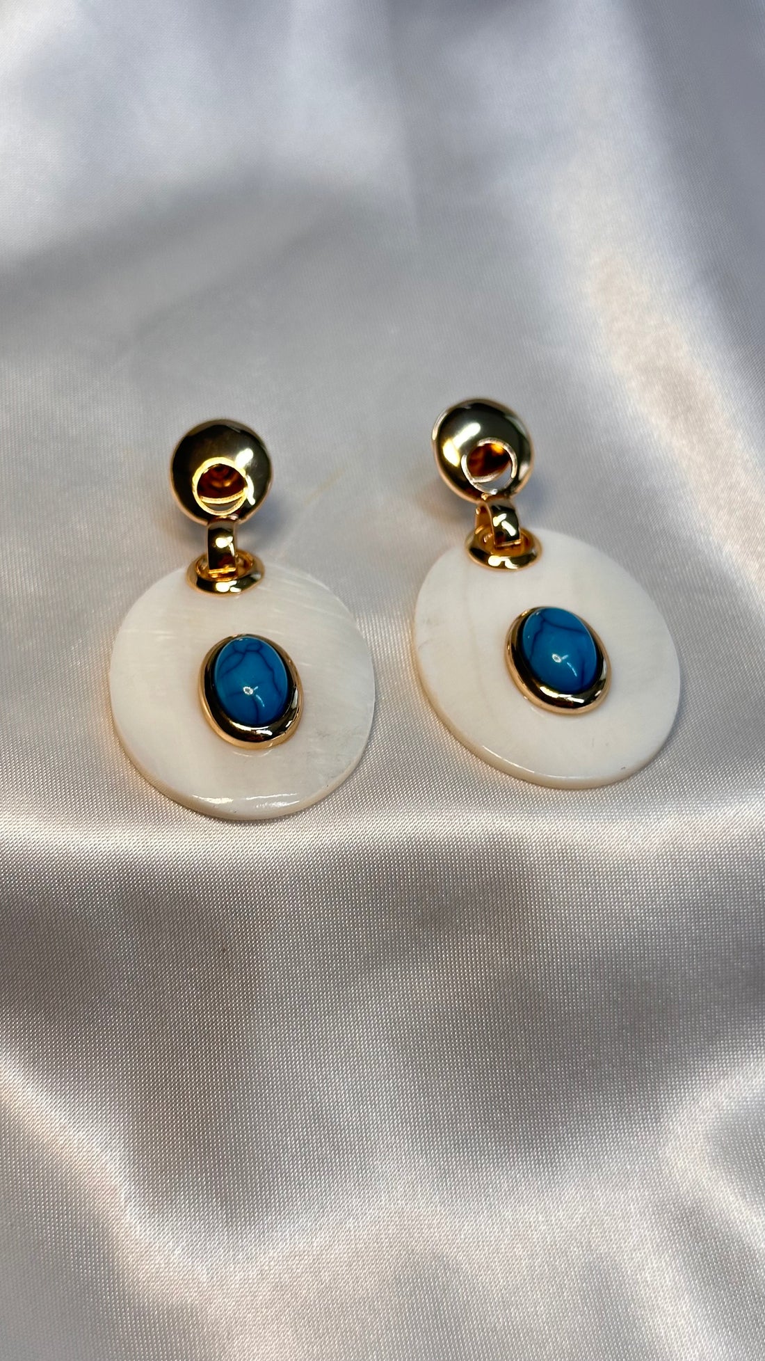 Exc Modern White Earrings