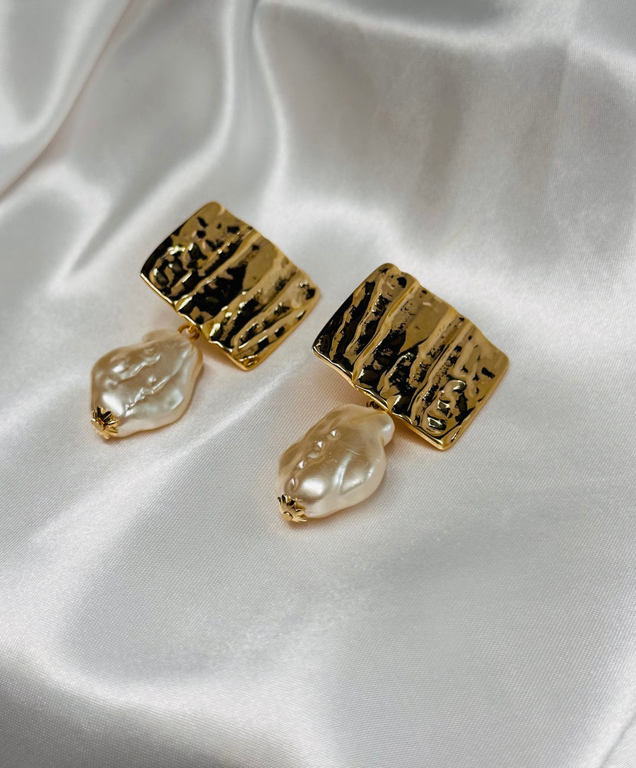 Exc Golden Clip On Earrings Size M