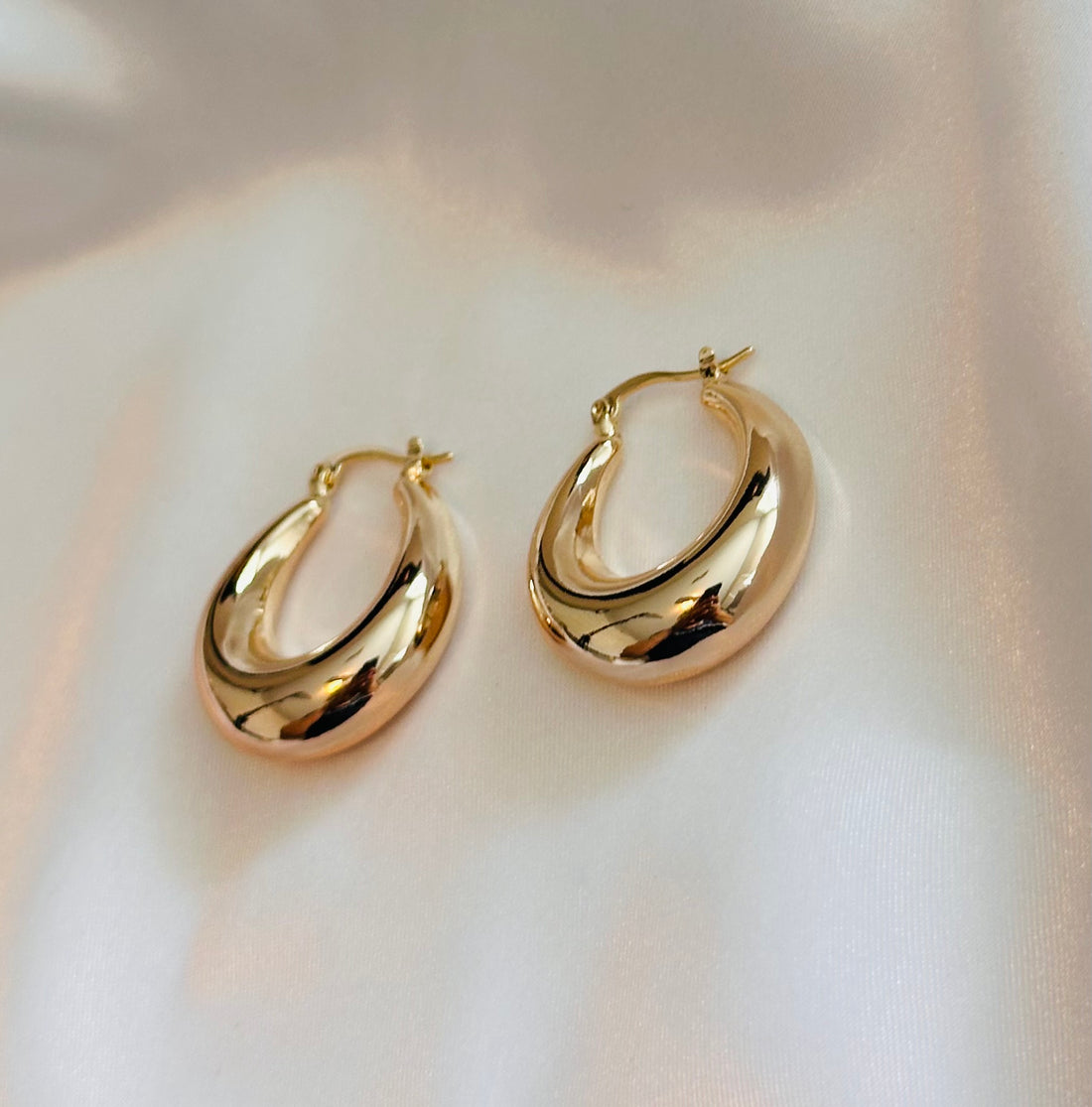 Exc Golden Hoops Size M