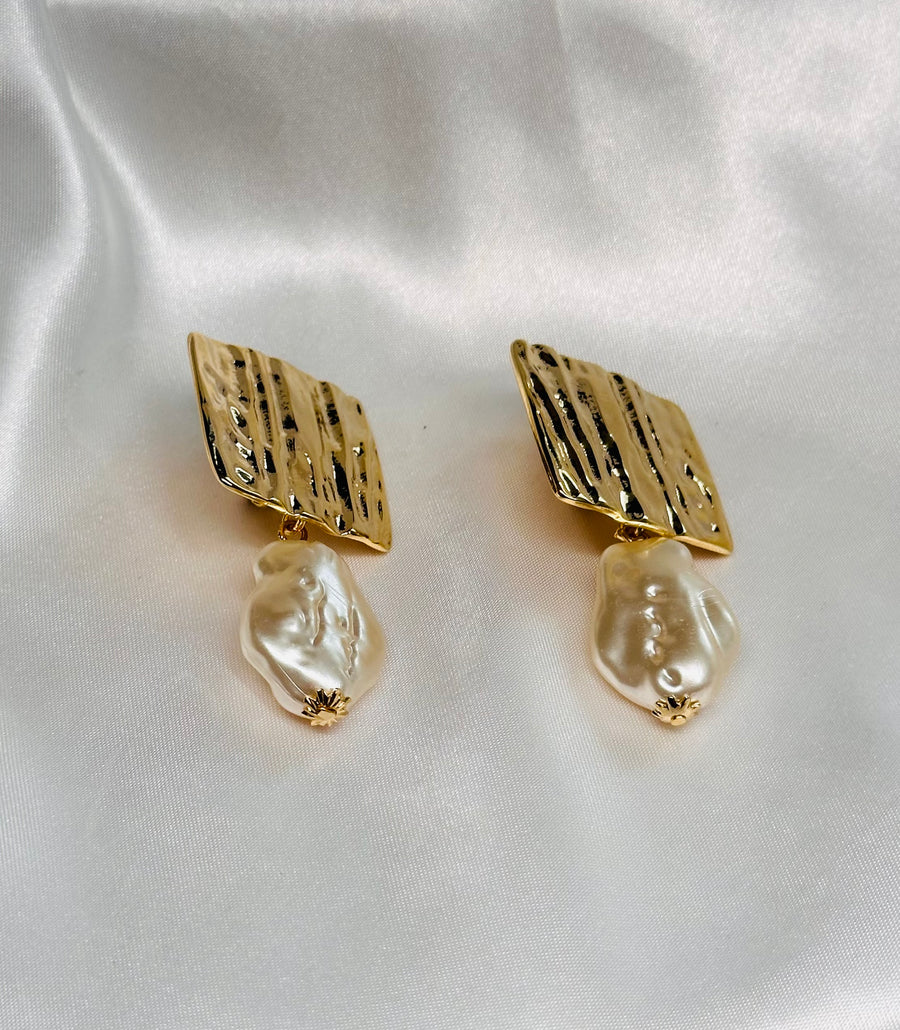 Exc Golden Clip On Earrings Size M