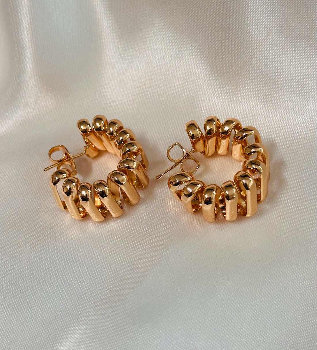 Twist Golden Hoops Size M