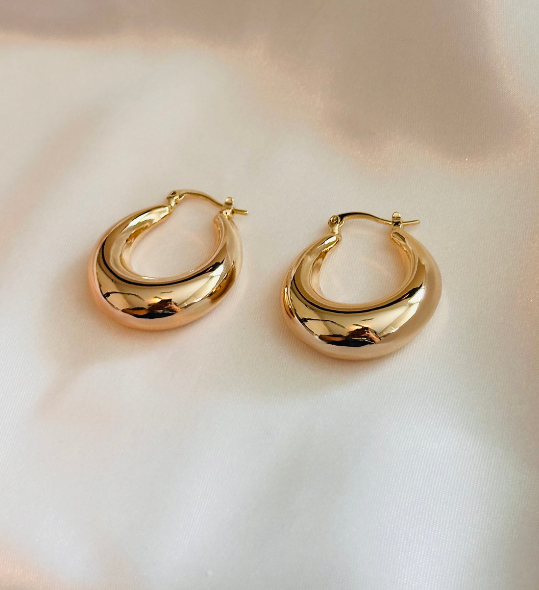 Exc Golden Hoops Size M